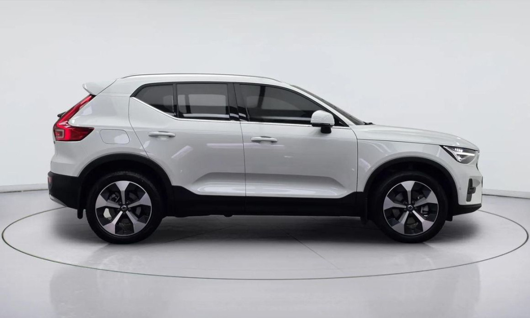 Volvo XC40 B4 Ultra Bright, 2025