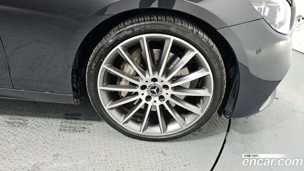 Mercedes-Benz E-Class E350 4MATIC AMG Line, 2021