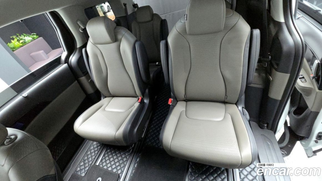 Kia Carnival 9-Seater Gravity, 2025