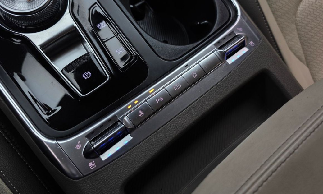 Kia Carnival 9-Seater Signature, 2025