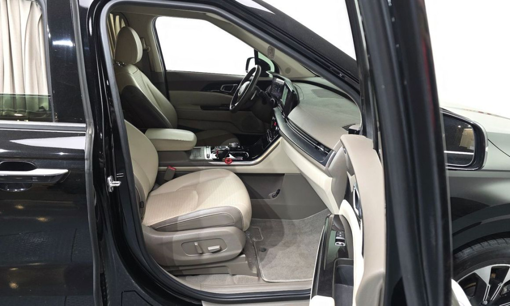 Kia Carnival 7-Seater Hi-Limousine, 2022