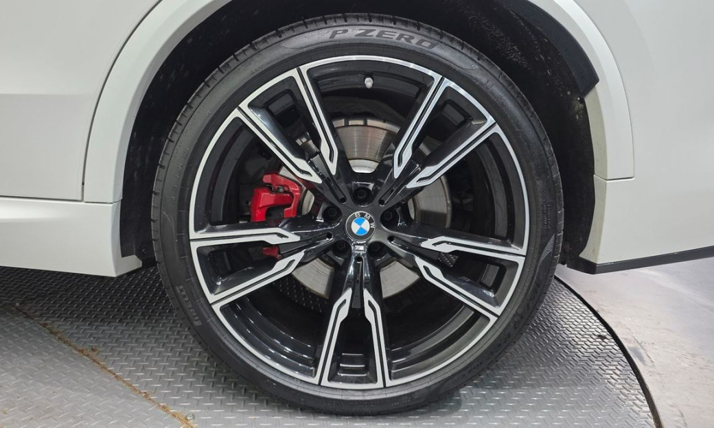 BMW X5 M60i, 2025