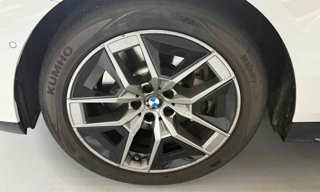 BMW 5-Series 530i xDrive, 2024