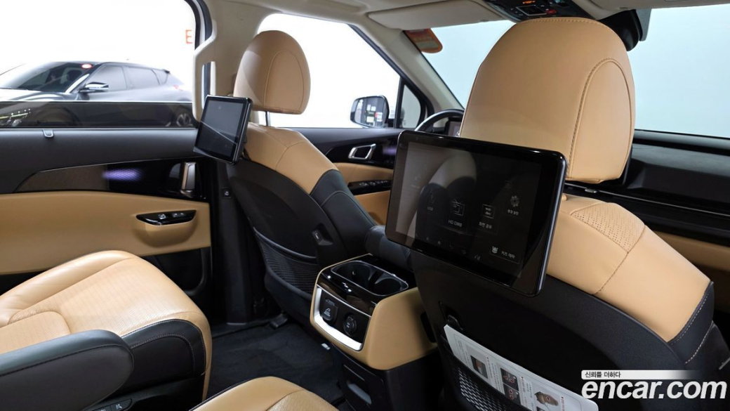 Kia Carnival 7-Seater Signature, 2022