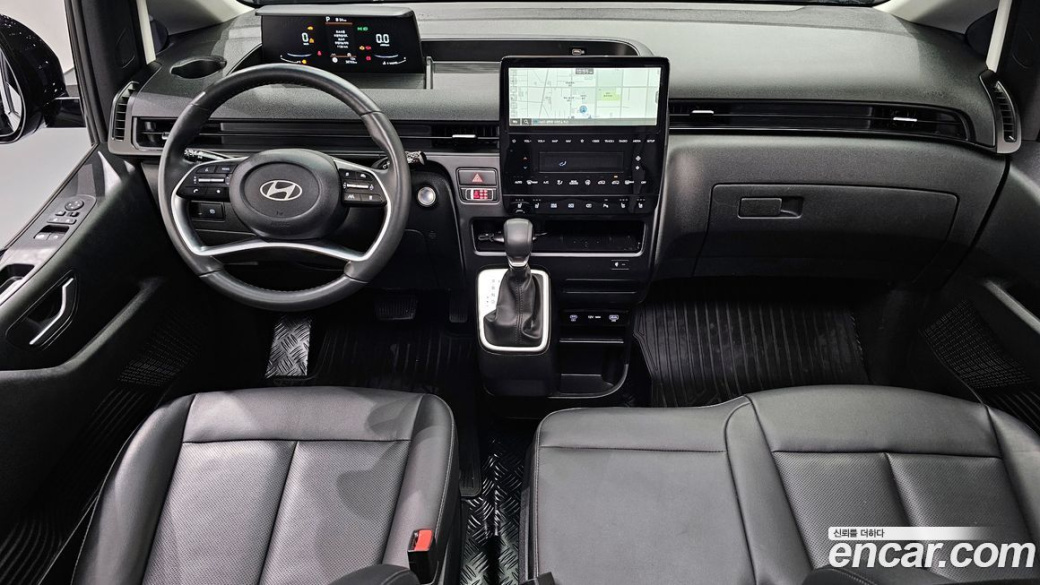 Hyundai Staria 4WD Tourer 9-Seater, 2025