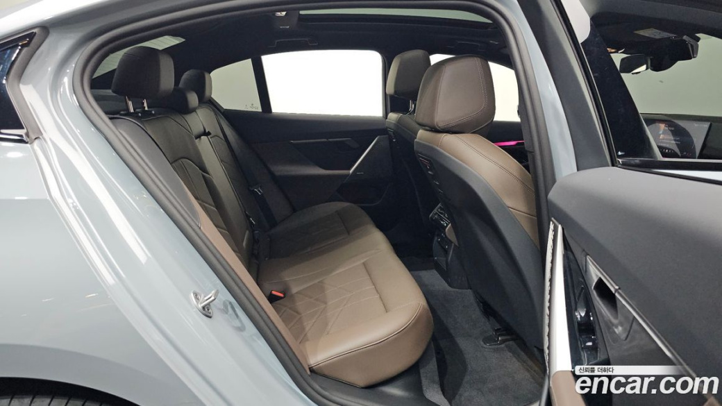 BMW 5-Series 520i M Sport, 2025