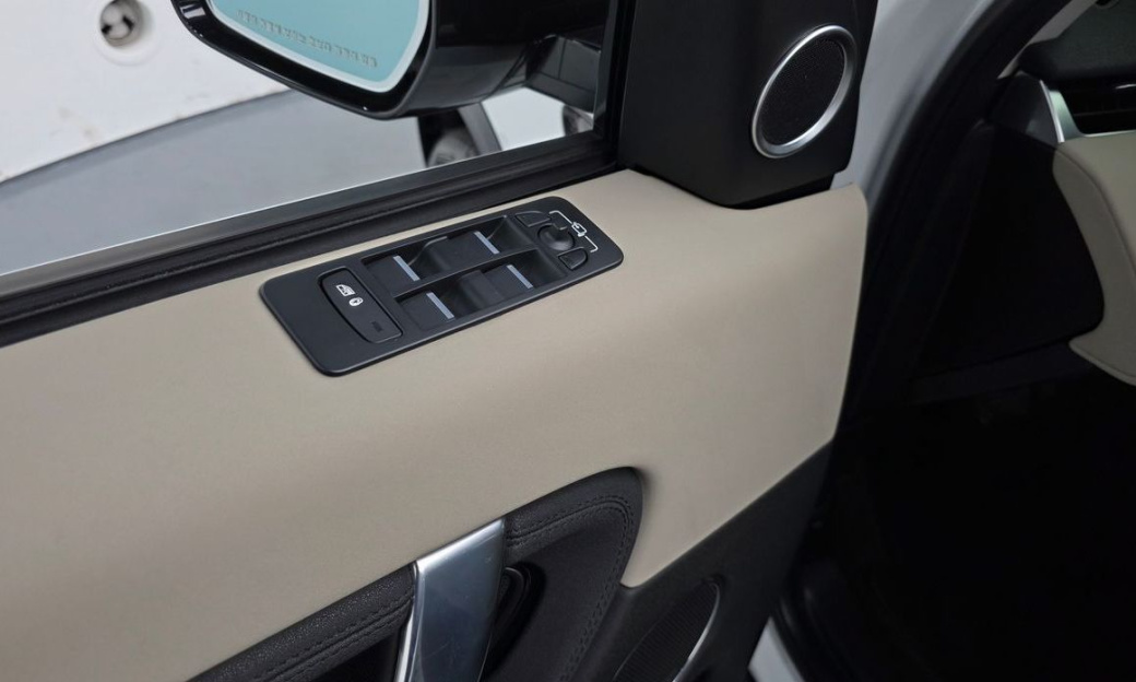 Land Rover Discovery Sport P250 SE, 2022