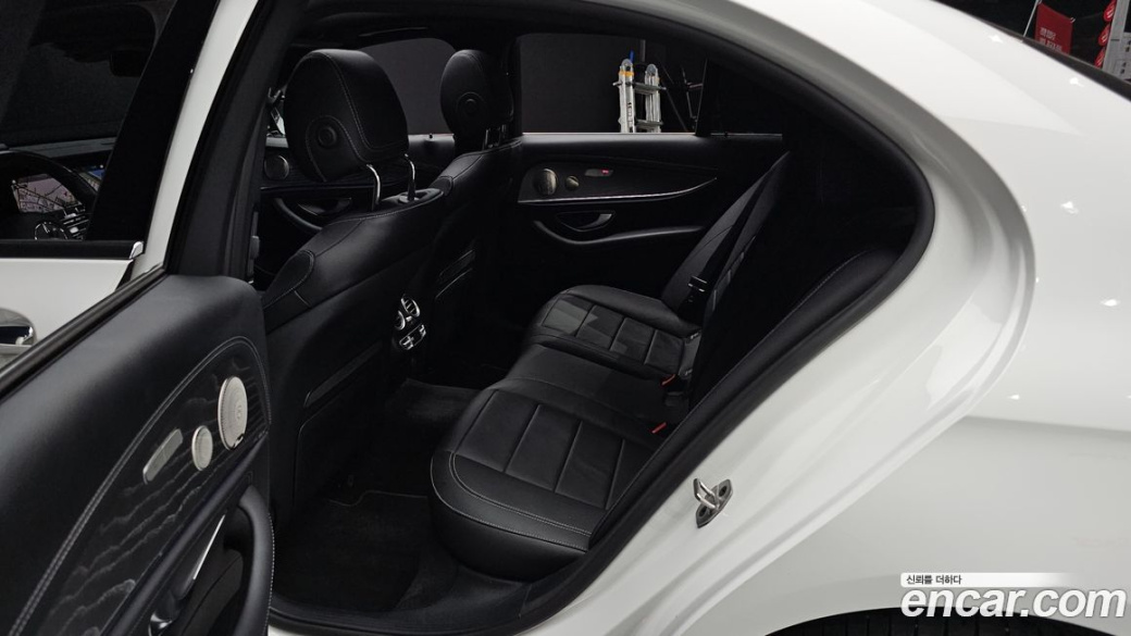 Mercedes-Benz E-Class E350 4MATIC AMG Line, 2022