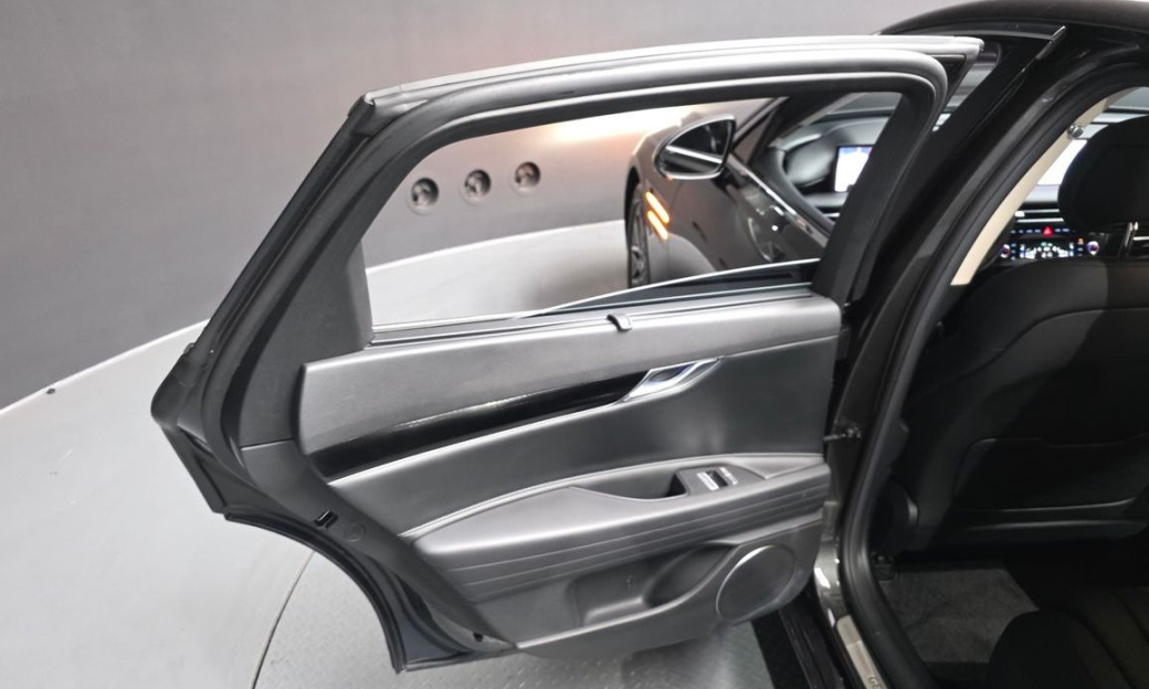 Genesis G80 Gasoline 2.5 Turbo AWD, 2025