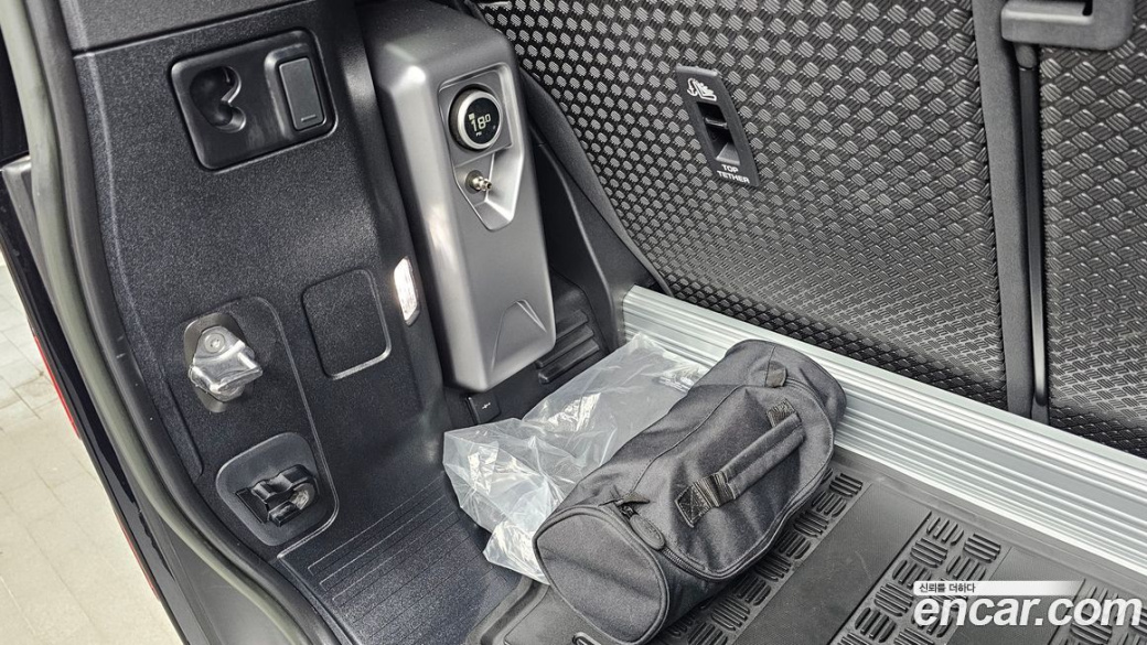 Land Rover Defender 90 D250 SE, 2023