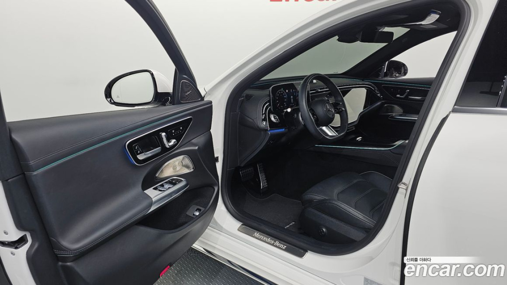 Mercedes-Benz E-Class E300 4MATIC AMG Line, 2024