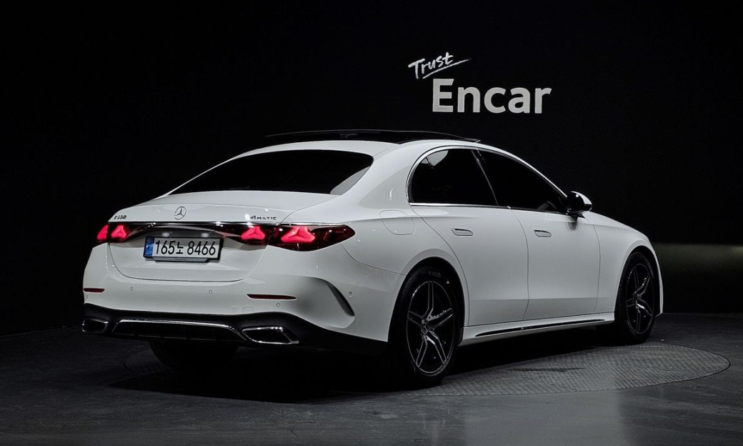 Mercedes-Benz E-Class E300 4MATIC AMG Line, 2024