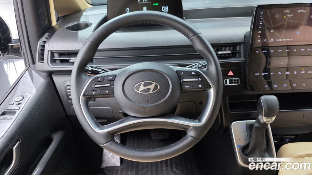 Hyundai Staria 4WD Tourer 9-Seater, 2025