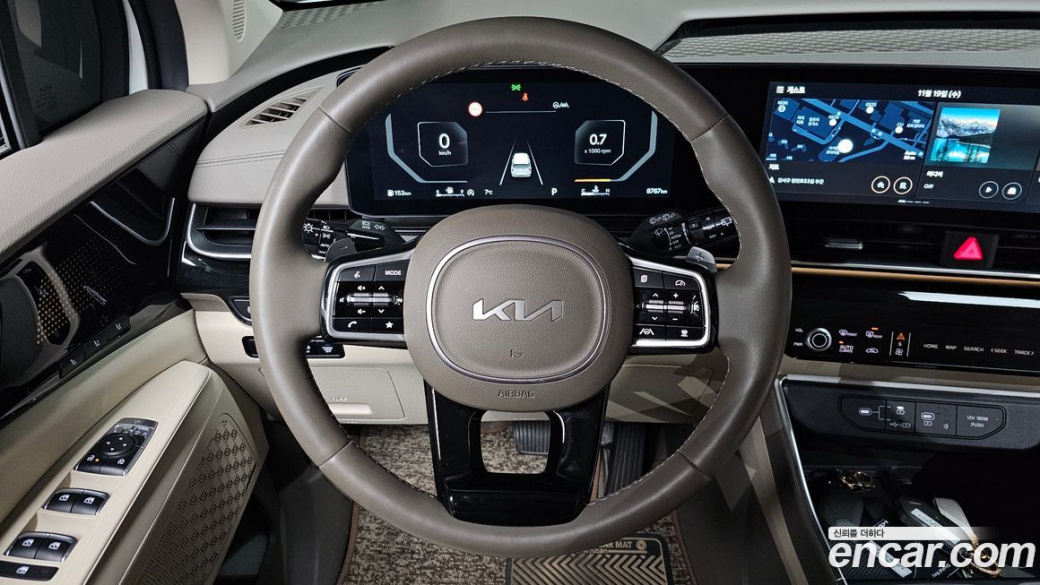 Kia Carnival 7-Seater Signature, 2024