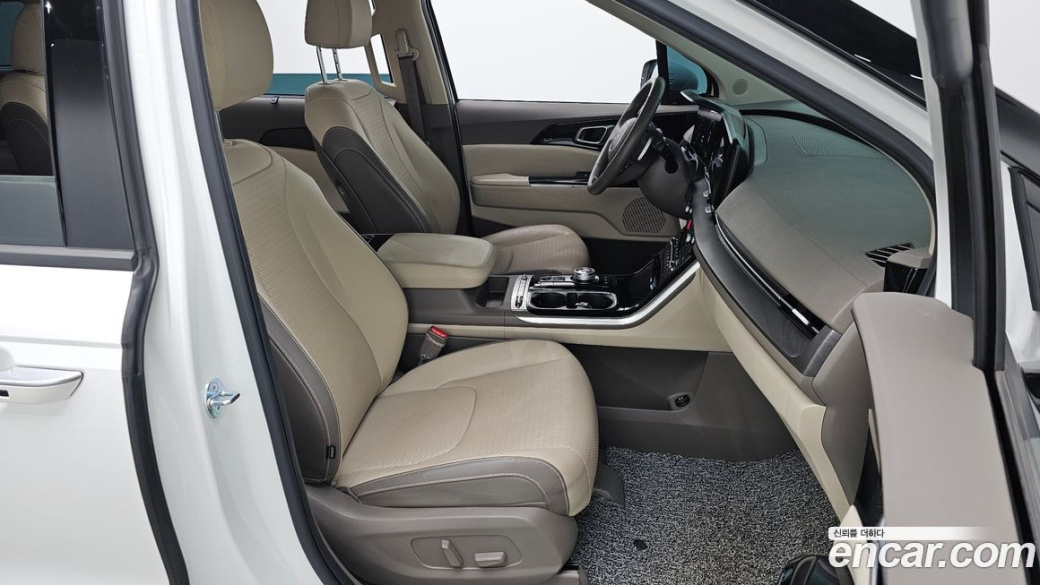 Kia Carnival 7-Seater Outdoor, 2023