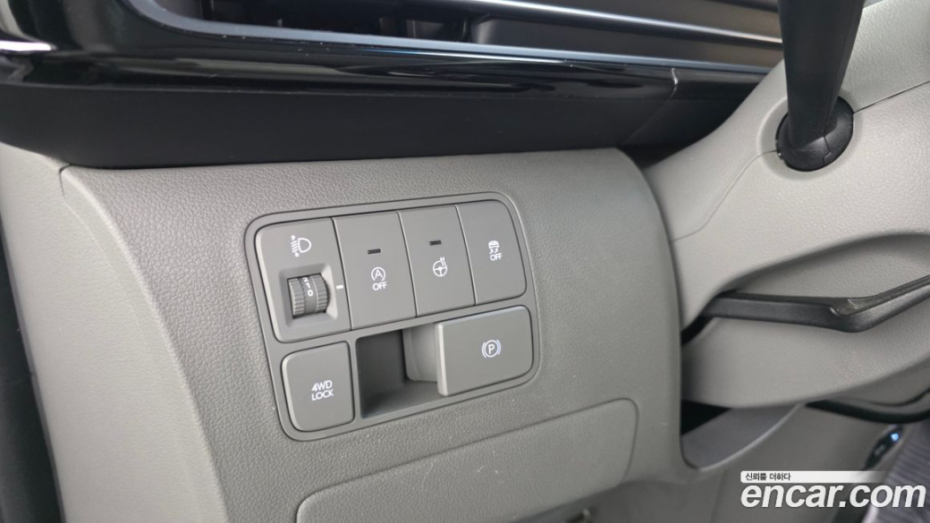 Hyundai Staria 4WD Lounge 7-Seater, 2023