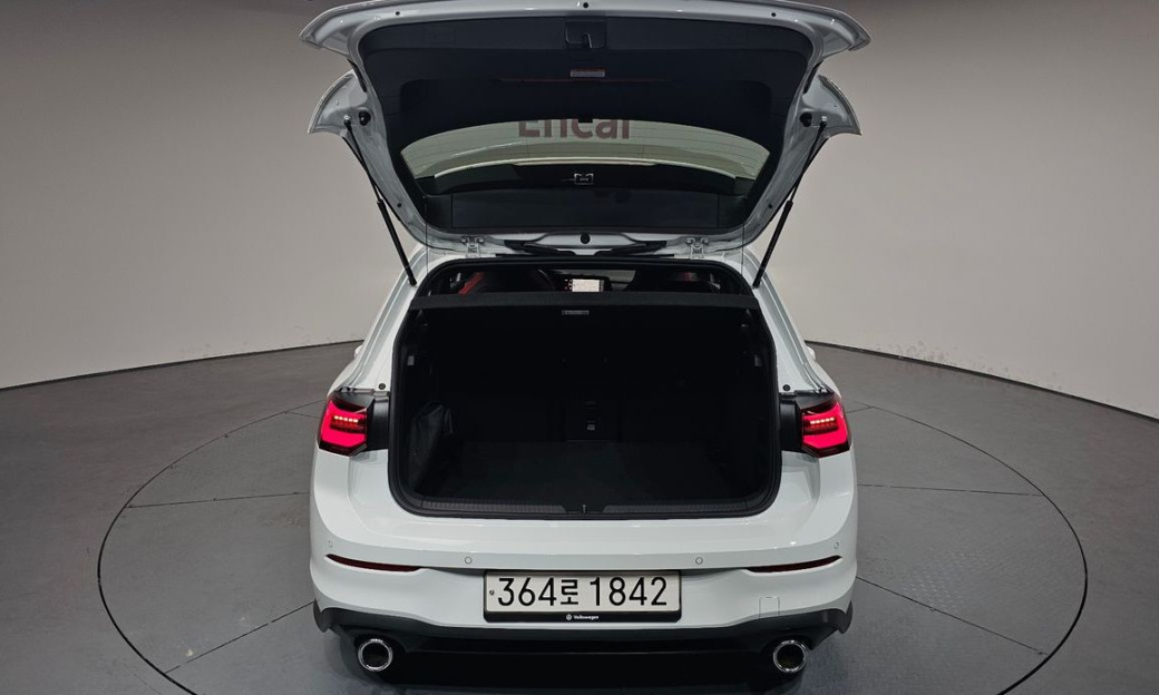Volkswagen Golf 2.0 GTI, 2024
