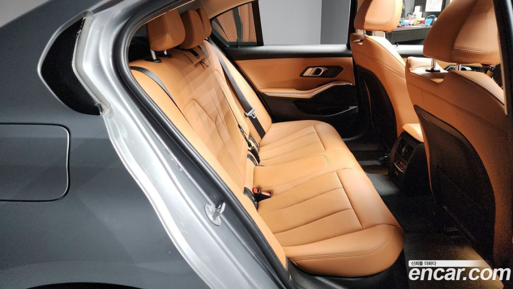 BMW 3-Series 320i, 2023