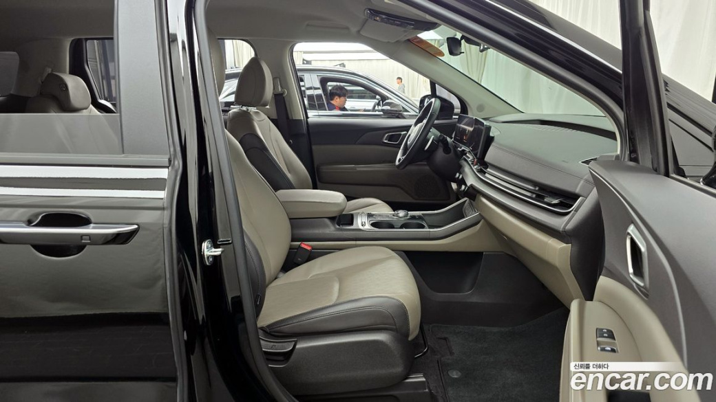 Kia Carnival 9-Seater Prestige, 2024