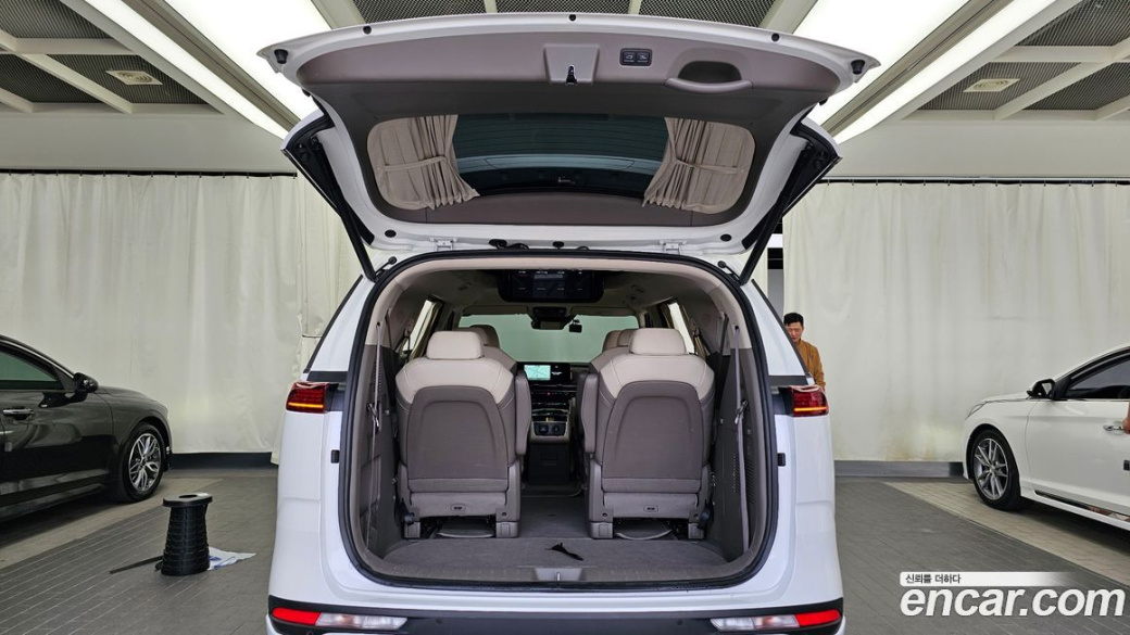 Kia Carnival 9-Seater Hi-Limousine, 2022