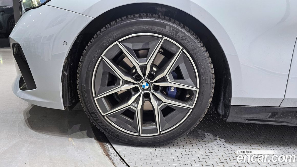 BMW 5-Series 520i M Sport, 2025