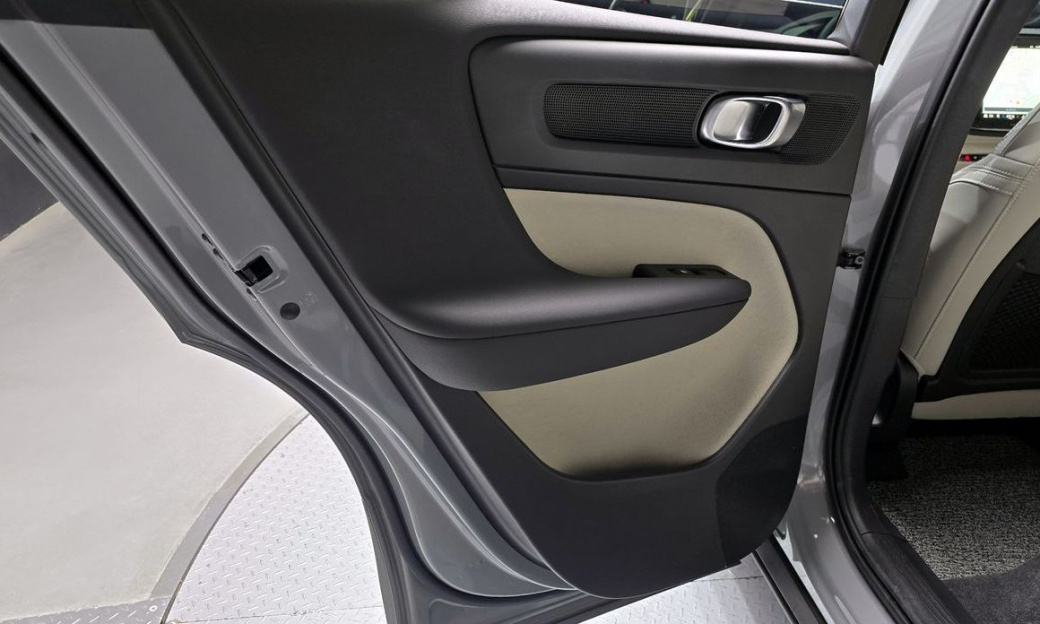 Volvo XC40 B4 Ultimate Bright, 2024