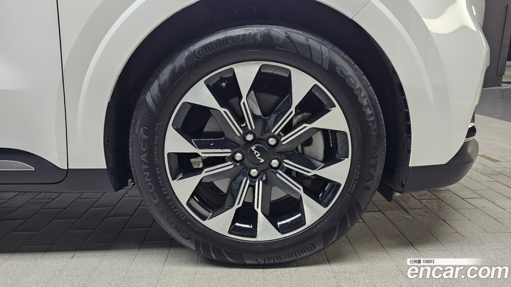 Kia Carnival 7-Seater Signature, 2023
