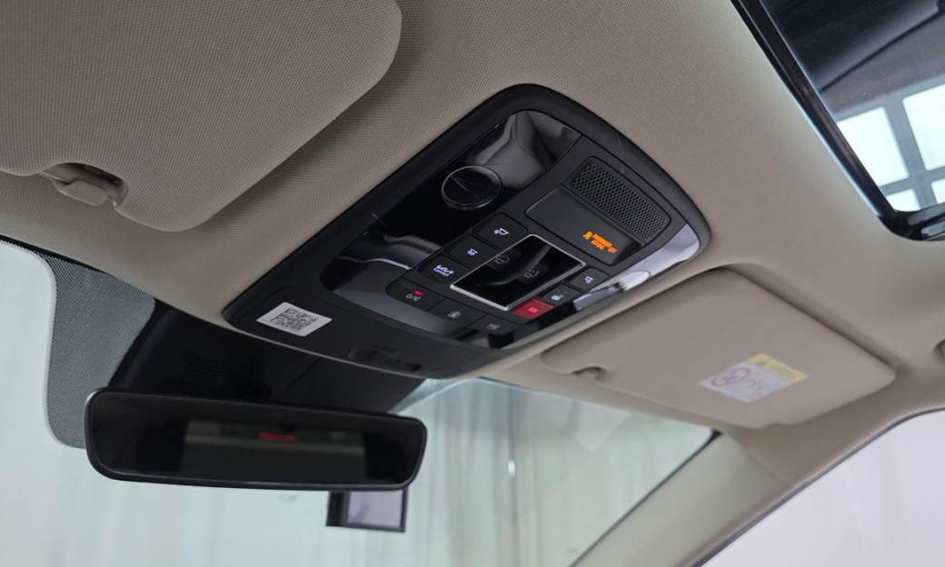 Kia Carnival 11-Seater Signature, 2023