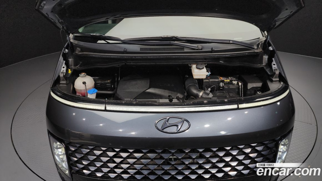 Hyundai Staria 4WD Lounge 7-Seater, 2023