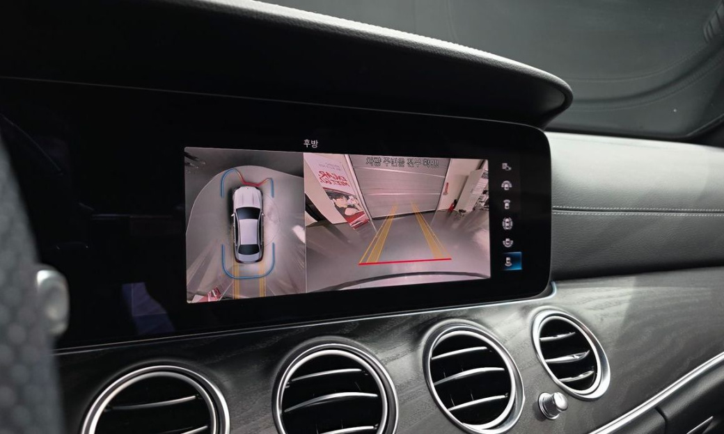 Mercedes-Benz E-Class E220d 4MATIC AMG Line, 2022