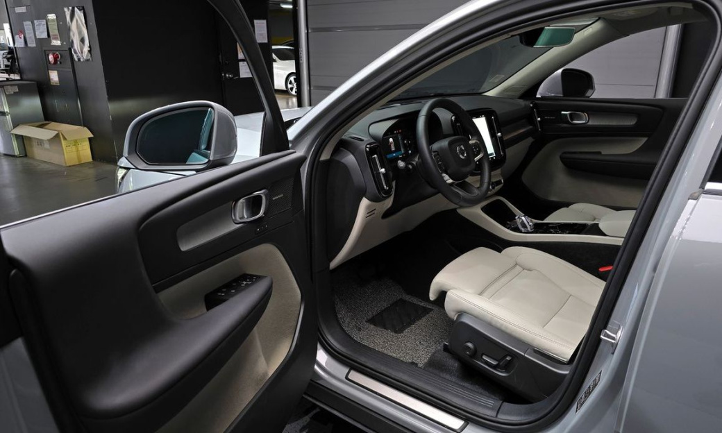 Volvo XC40 B4 Ultimate Bright, 2024
