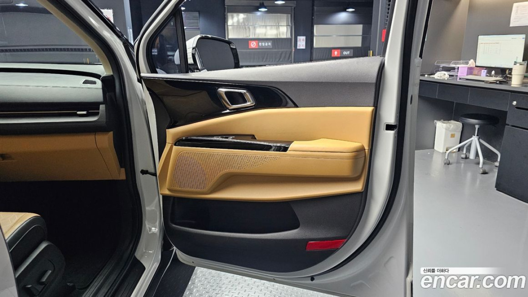 Kia Carnival 9-Seater Noblesse, 2023