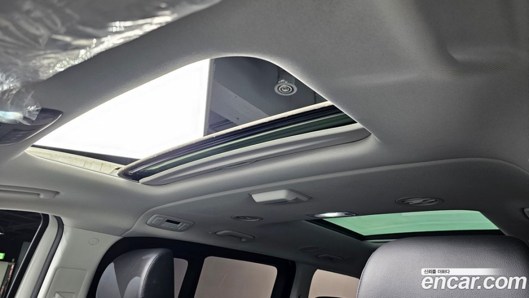 Hyundai Staria 4WD Tourer 9-Seater, 2023