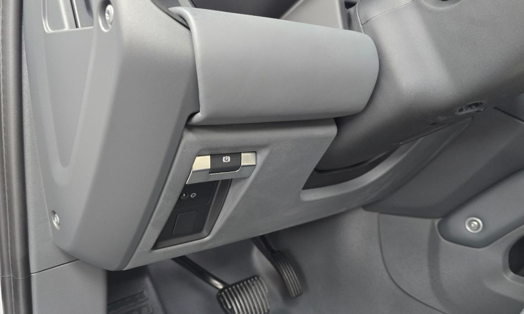 Land Rover Defender 110 P300 X-Dynamic SE, 2024