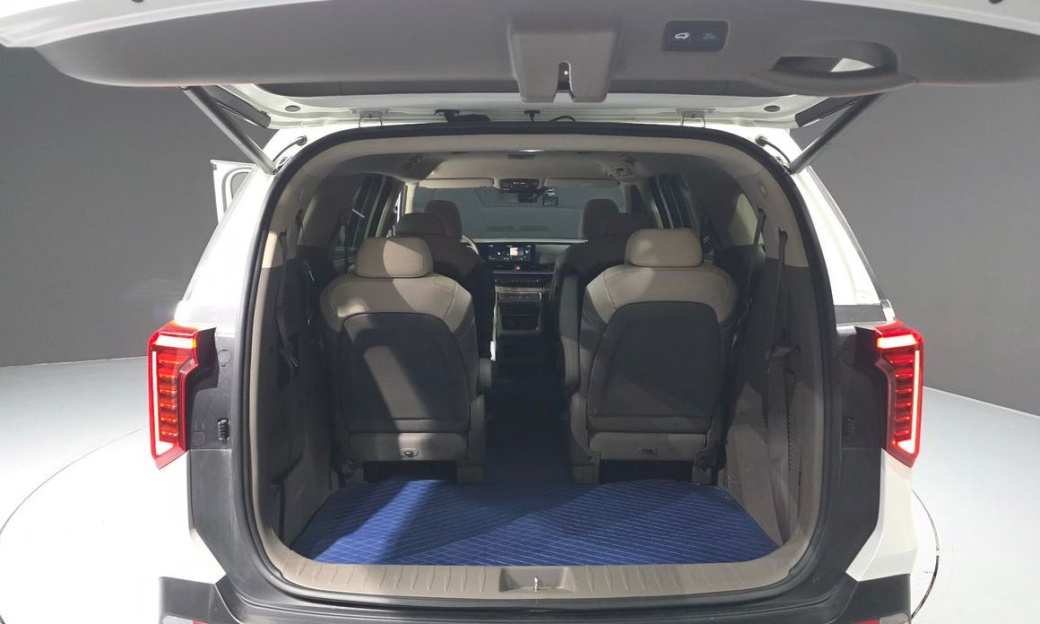 Kia Carnival 9-Seater Signature, 2024