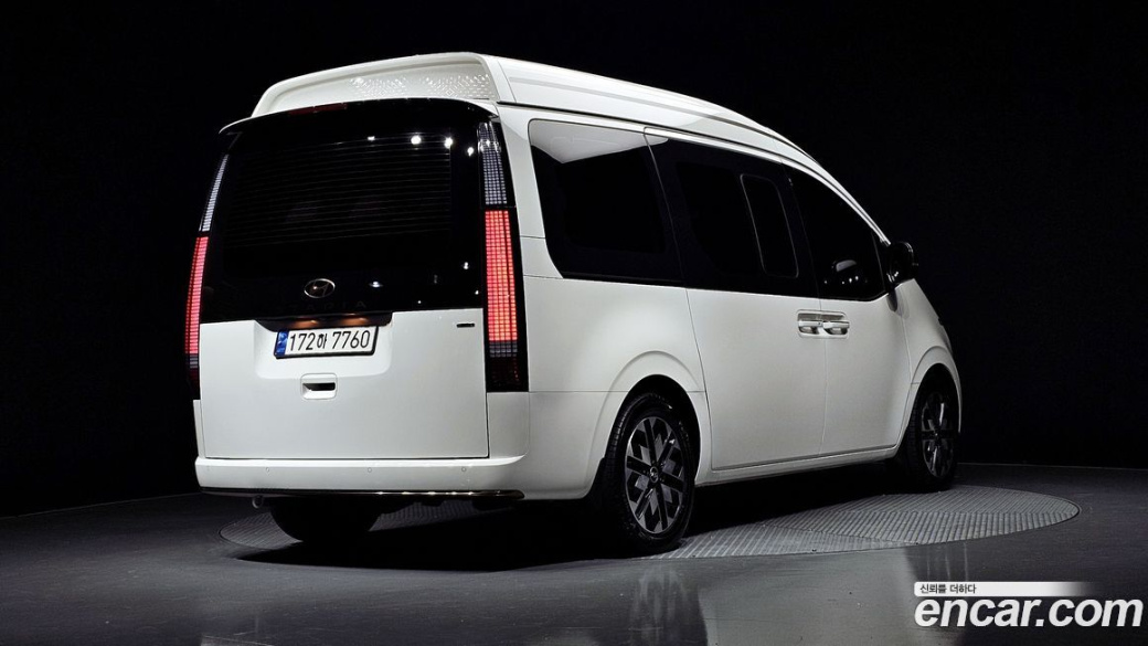 Hyundai Staria Lounge 9-Seater, 2023