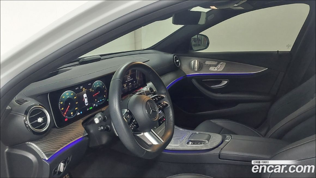 Mercedes-Benz E-Class E350 4MATIC AMG Line, 2023