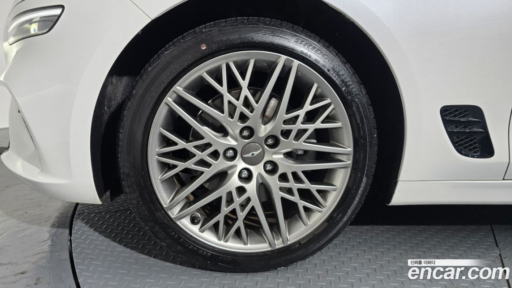 Genesis G70 Gasoline 2.0T 4WD, 2022