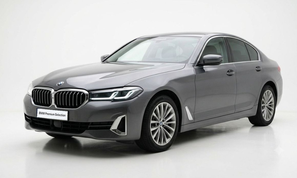 BMW 5-Series 520i Luxury, 2023