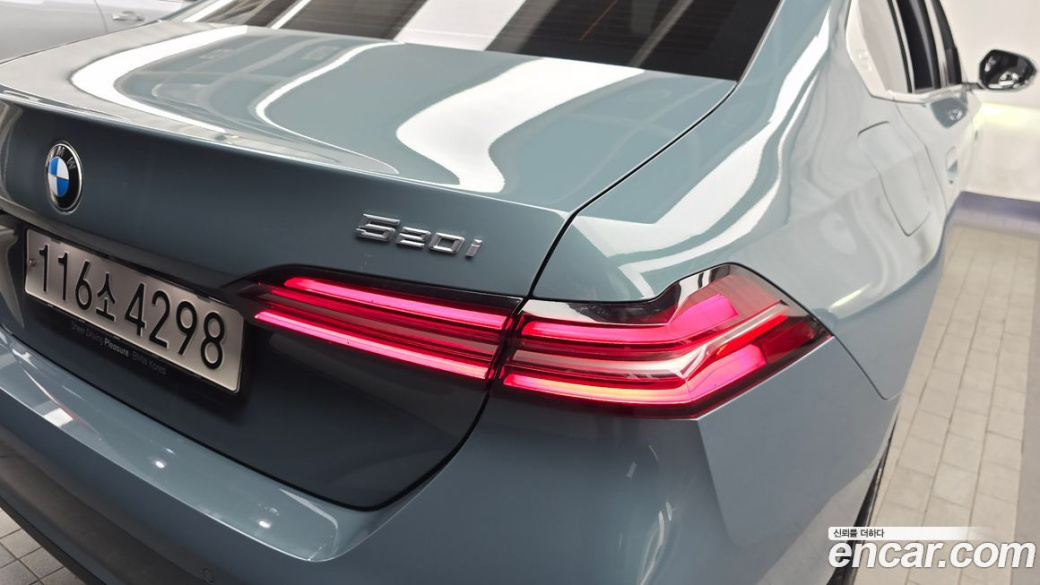 BMW 5-Series 520i, 2024