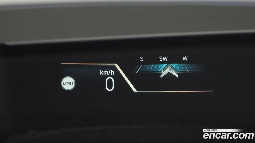 BMW 2-Series 220i Luxury, 2023