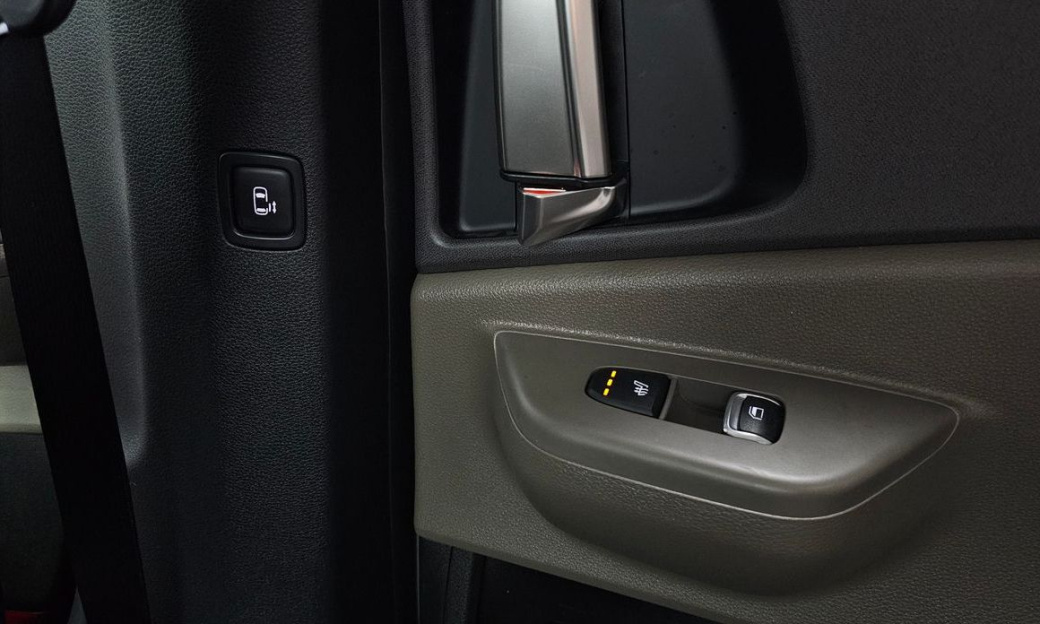 Kia Carnival 9-Seater Prestige, 2025