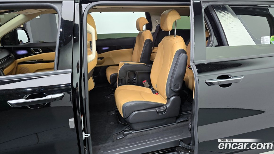 Kia Carnival 11-Seater Signature, 2023