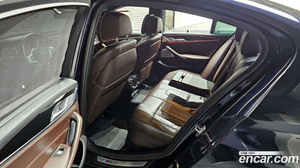 BMW 5-Series M550i xDrive, 2022