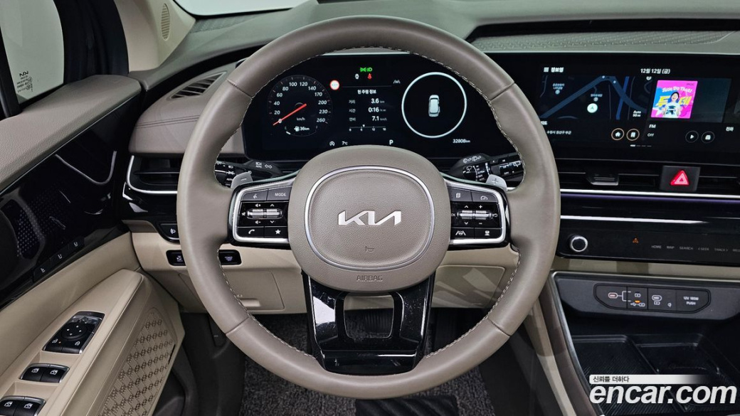 Kia Carnival 7-Seater Gravity, 2024