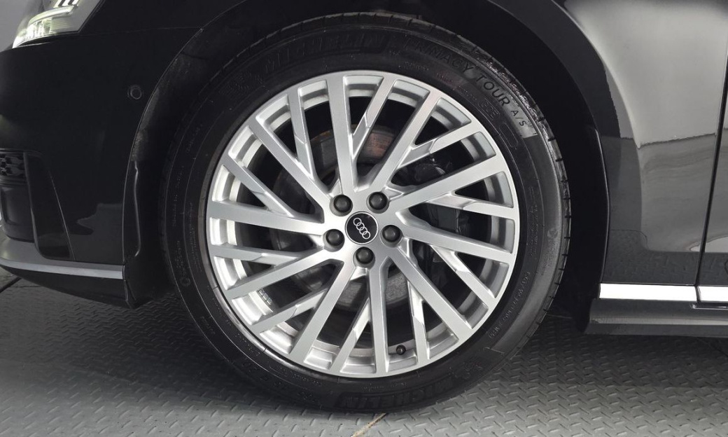 Audi A8 55 TFSI Quattro LWB, 2021