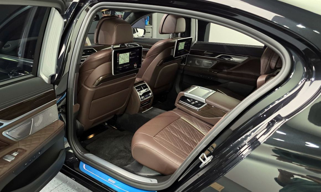 BMW 7-Series 740Li xDrive Design Pure Excellence, 2022