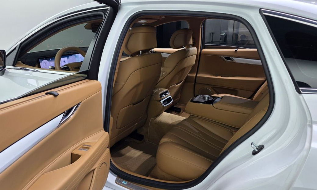 Genesis G80 Gasoline 2.5 Turbo AWD, 2025