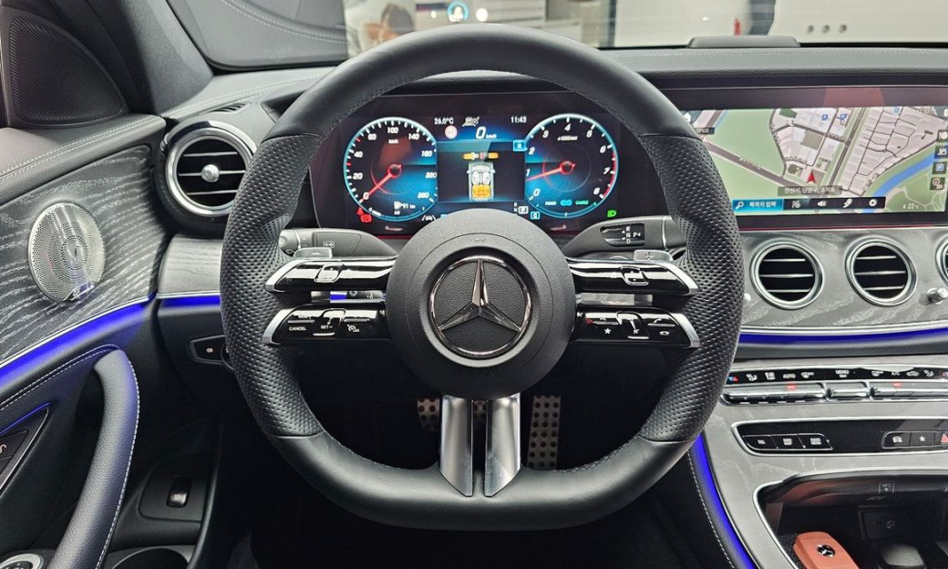 Mercedes-Benz E-Class E350 4MATIC AMG Line, 2022