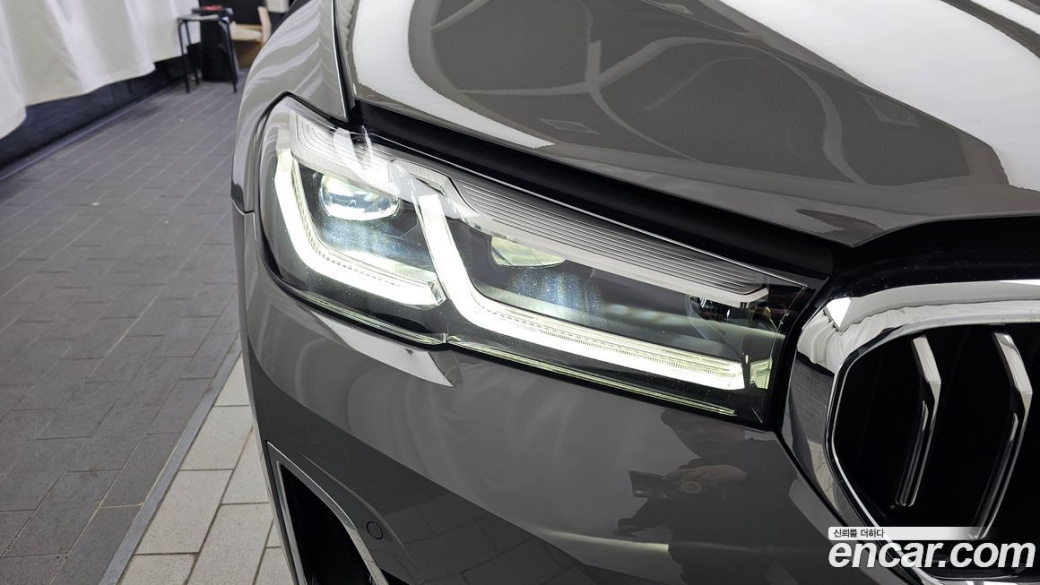 BMW 5-Series 520i Luxury, 2022